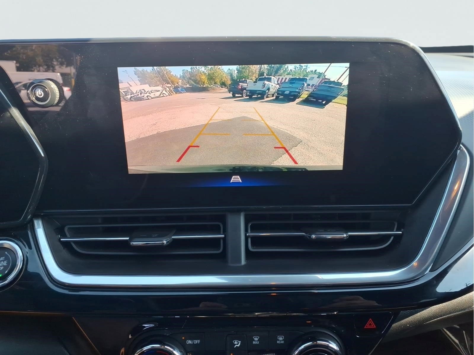 Used 2024 Chevrolet Trax RS w/ Sunroof Package FWD image 14