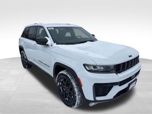 New 2026 Jeep Grand Cherokee Altitude AWD/4WD image 8
