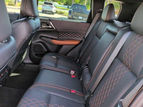 Used 2023 Mitsubishi Outlander SEL FWD image 14