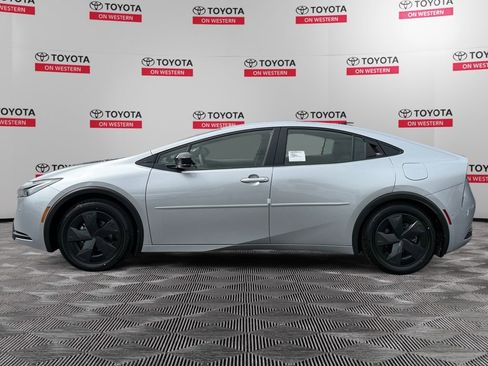 New 2026 Toyota Prius LE FWD image 6