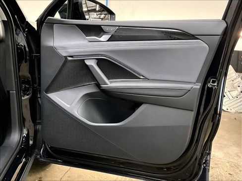 New 2026 Volkswagen Tiguan SE image 29