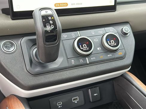 Certified 2023 Land Rover Defender 110 SE image 21
