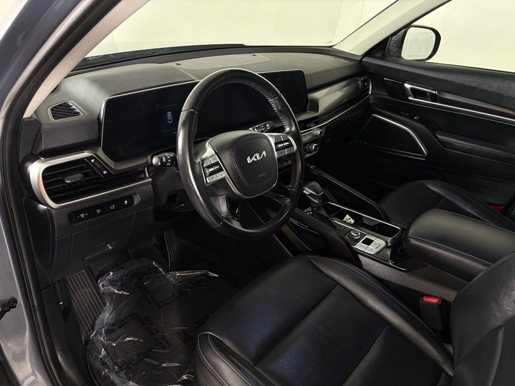 Used 2025 Kia Telluride S FWD image 17