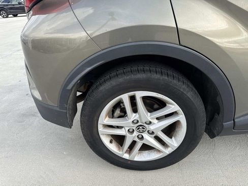 Used 2021 Toyota C-HR LE FWD image 8