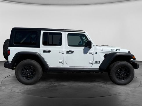 Used 2024 Jeep Wrangler Unlimited AWD/4WD image 11