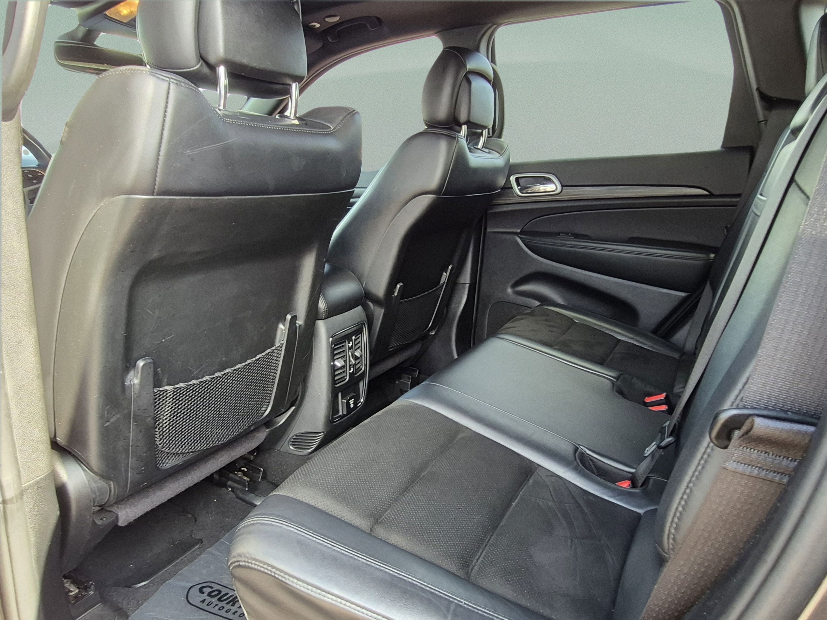 Used 2019 Jeep Grand Cherokee Altitude RWD image 17