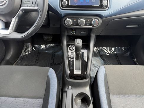 Used 2025 Nissan Versa SV image 39