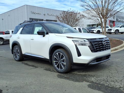 New 2026 Nissan Pathfinder Platinum image 1