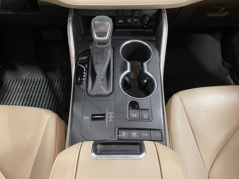 Used 2020 Toyota Highlander XLE image 11