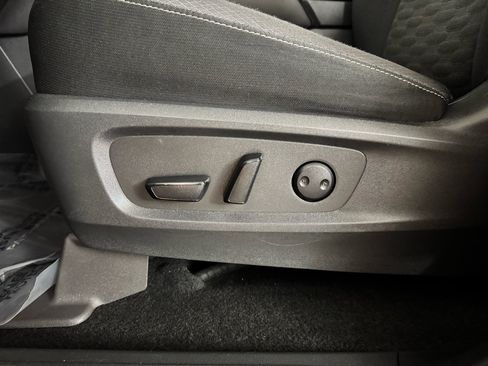 Used 2022 Nissan Pathfinder SV image 14