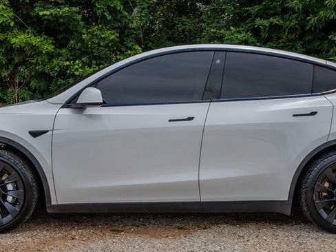 Used 2021 Tesla Model Y Long Range AWD/4WD image 2