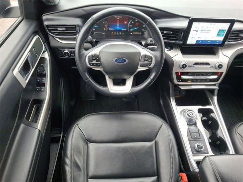 Certified 2022 Ford Explorer XLT w/ Equipment Group 202A image 21