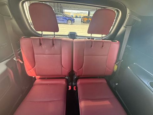 Used 2023 Lexus GX 460 Premium w/ Premium Package image 32