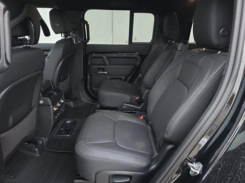 New 2026 Land Rover Defender 130 X-Dynamic SE image 8