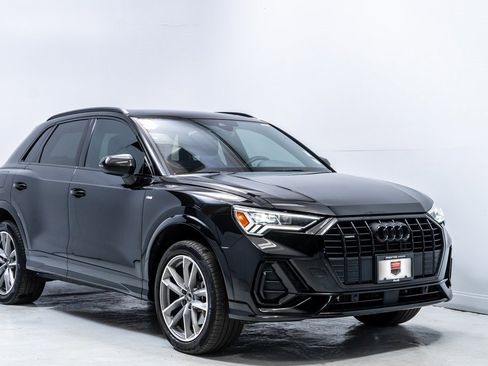 Used 2023 Audi Q3 2.0T Premium w/ Black Optic Sport Package image 9