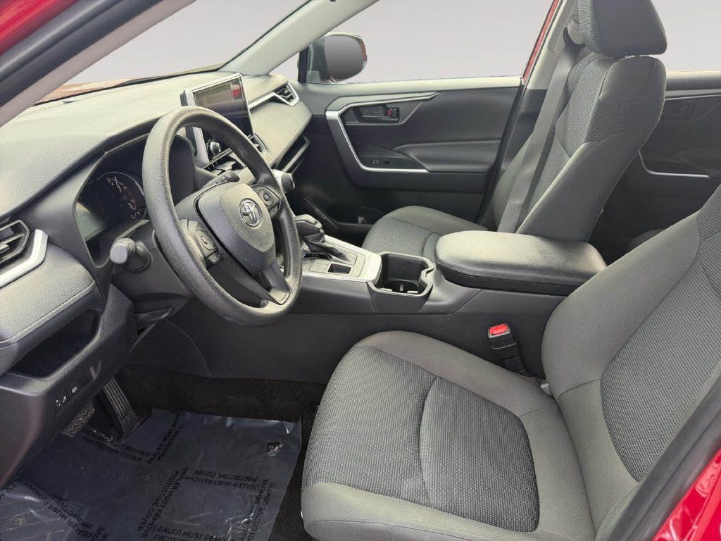 Used 2025 Toyota RAV4 LE AWD/4WD image 9