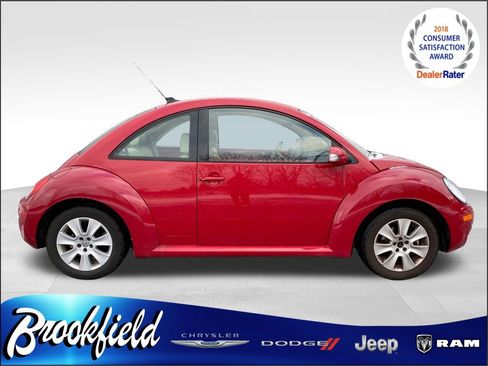 Used 2010 Volkswagen Beetle Coupe image 7