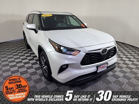 Used 2022 Toyota Highlander XLE image 2