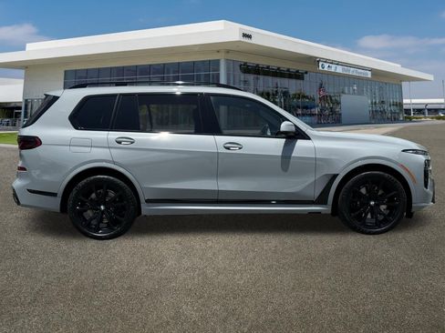 Certified 2025 BMW X7 xDrive40i w/ M Sport Package AWD/4WD image 12