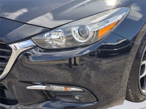 Used 2018 MAZDA MAZDA3 Touring w/ Appearance Package FWD image 10