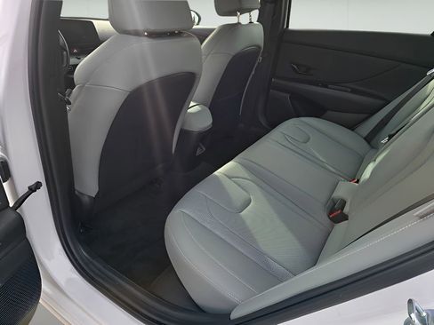 Used 2025 Hyundai Elantra Limited image 15