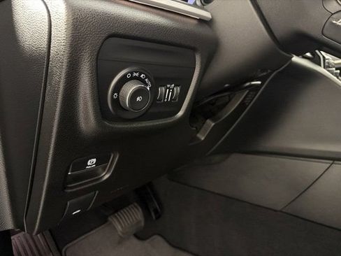 Used 2023 Jeep Grand Cherokee Limited w/ Black Appearance Package AWD/4WD image 16
