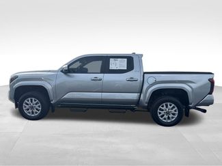 Used 2024 Toyota Tacoma SR5 AWD/4WD video 2