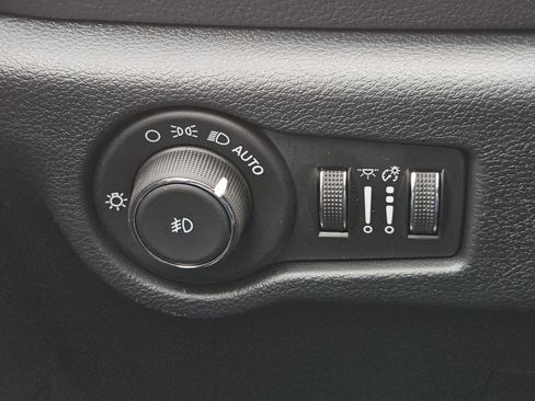 New 2026 Chrysler Pacifica Select image 13