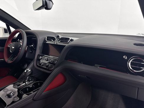 New 2025 Bentley Bentayga image 28
