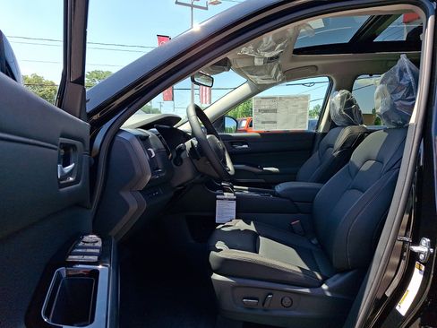 New 2026 Nissan Pathfinder SL w/ SL Premium Package (P04) AWD/4WD image 10