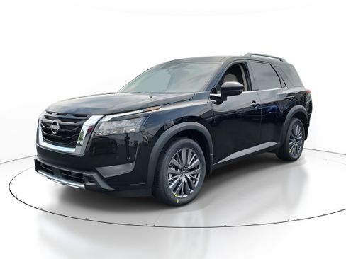 Used 2025 Nissan Pathfinder SL w/ SL Premium Package image 2