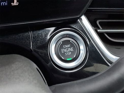 Used 2024 Chevrolet Trax RS w/ Sunroof Package image 22