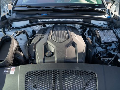 New 2026 Porsche Macan Turbo AWD/4WD image 29