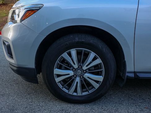 Used 2020 Nissan Pathfinder S image 11