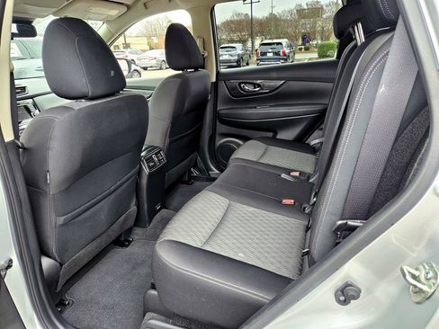 Used 2020 Nissan Rogue SV image 8