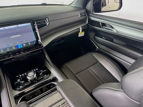 New 2026 Jeep Grand Wagoneer 4WD image 25