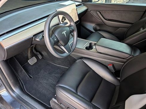 Used 2021 Tesla Model Y Long Range AWD/4WD image 2