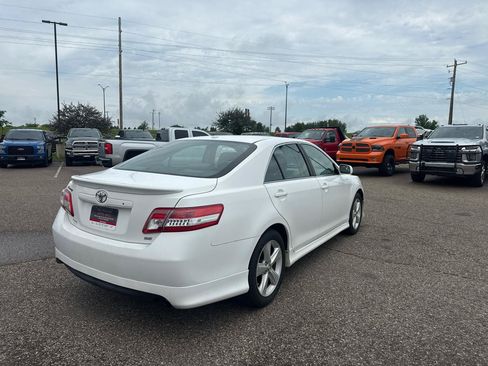 Used 2011 Toyota Camry SE w/ SE Extra-Value Pkg #1 FWD image 5