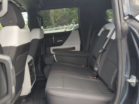 Used 2025 GMC Hummer EV 2X image 26
