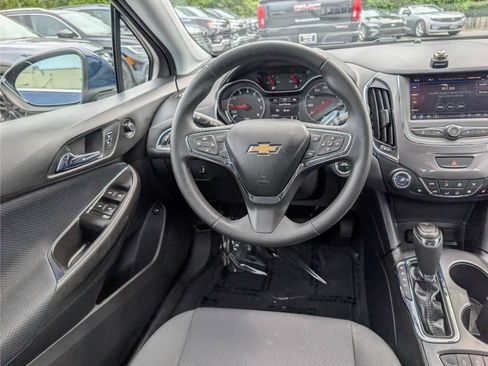 Used 2019 Chevrolet Cruze LT w/ Convenience Package FWD image 17