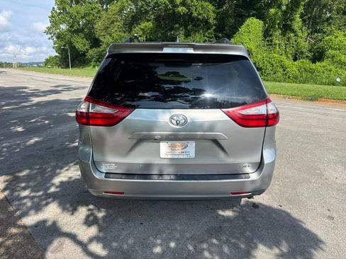 Used 2019 Toyota Sienna XLE FWD image 6