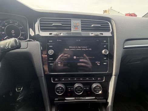 Used 2018 Volkswagen Golf R 4-Door image 15