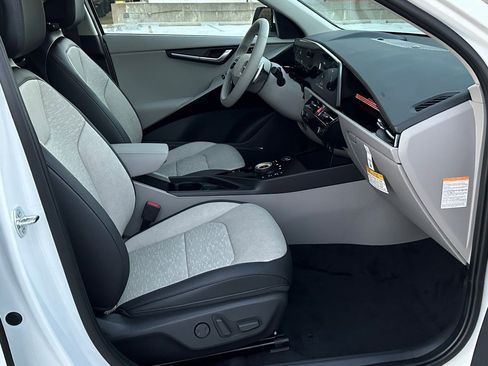 New 2025 Kia Niro Wave w/ Wave Preserve Package image 10