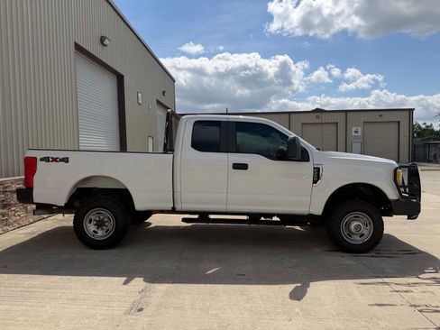 Used 2017 Ford F250 XL w/ Snow Plow Prep Package AWD/4WD image 5