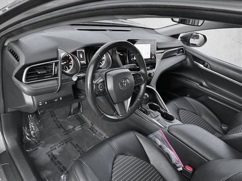 Used 2024 Toyota Camry SE image 11