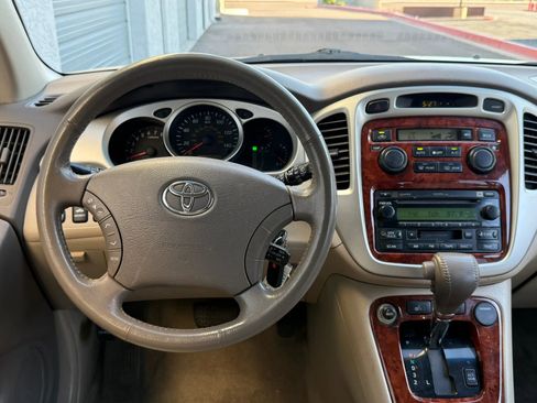 Used 2004 Toyota Highlander 4WD V6 image 10