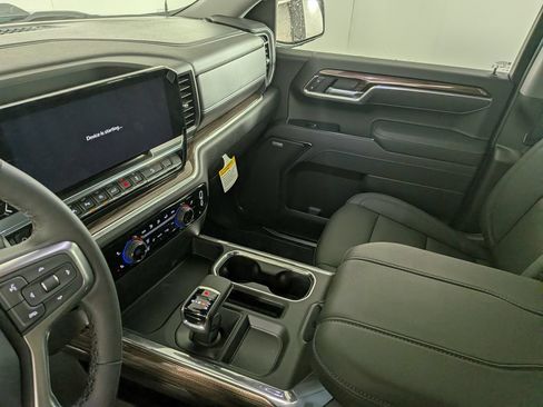Used 2026 Chevrolet Silverado 1500 LT Trail Boss w/ LT Trail Boss Premium Package AWD/4WD image 22