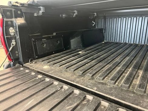 Used 2018 Toyota Tacoma TRD Off-Road w/ Technology Package AWD/4WD image 16