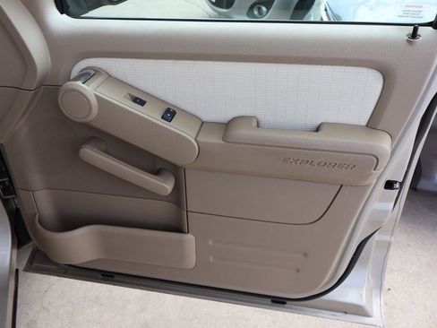 Used 2007 Ford Explorer XLT image 23
