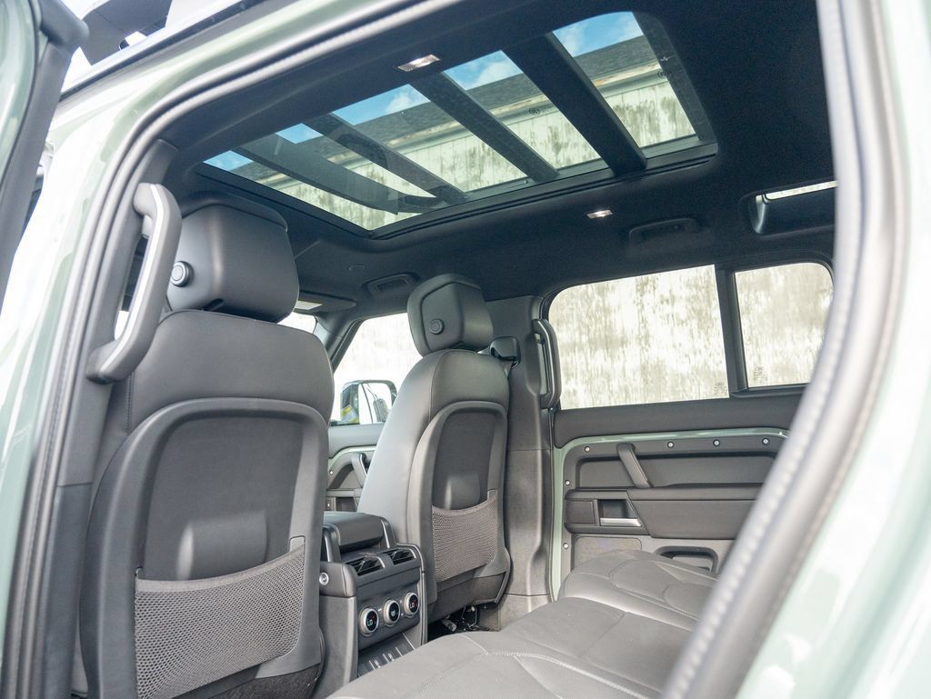 New 2026 Land Rover Defender 110 AWD/4WD image 22